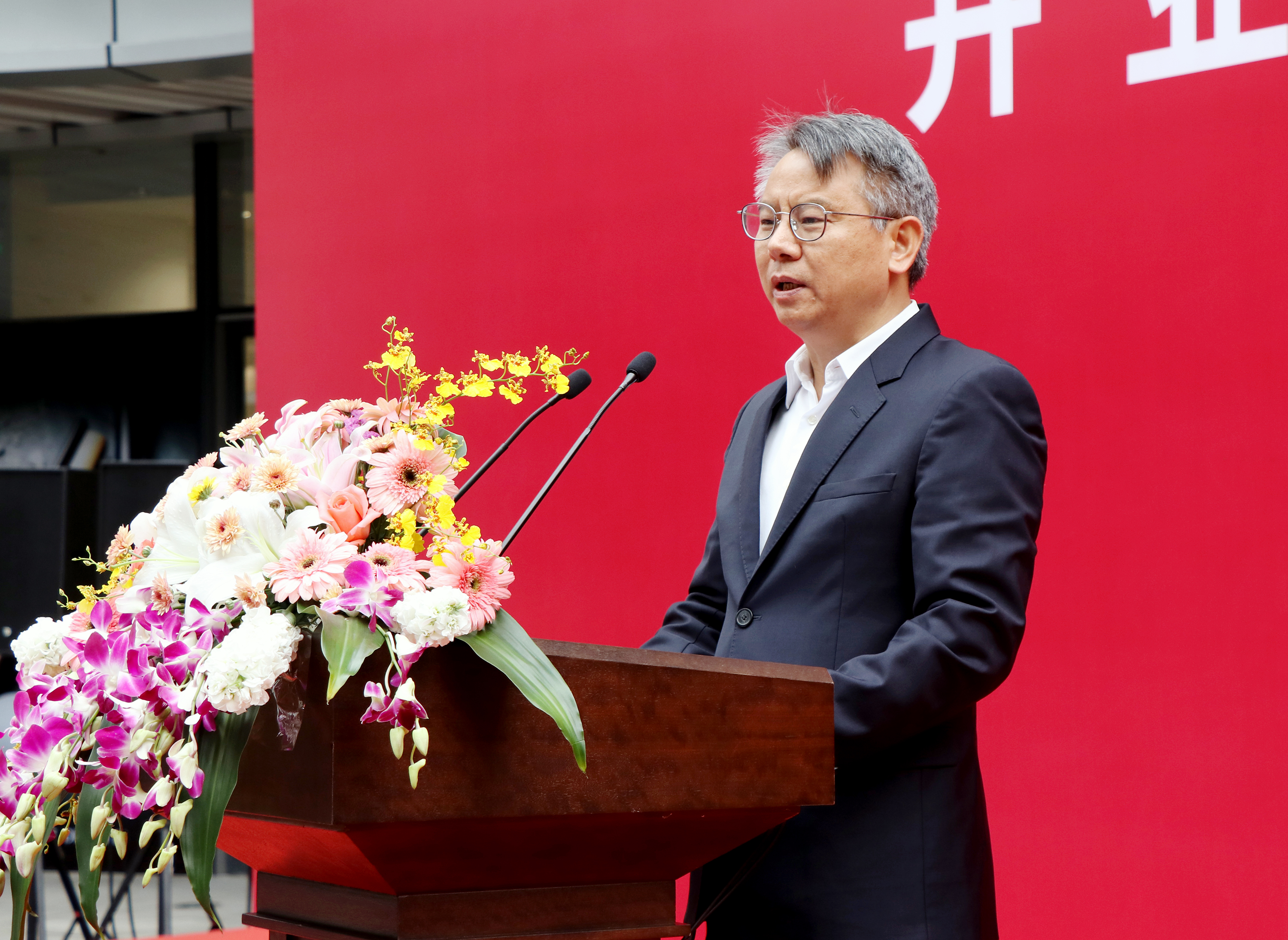 2、海南省政府劉平治副省長.jpg