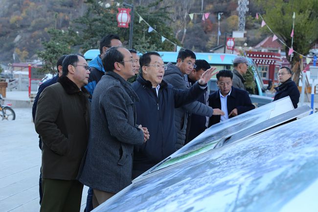 11、張學武董事長考察迪慶州阿墩子古城規(guī)劃建設情況_副本.jpg