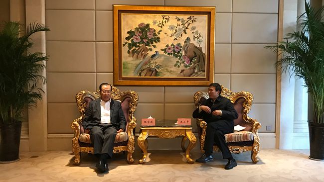 集團張學(xué)武董事長會見焦作市委書記王小平（圖）