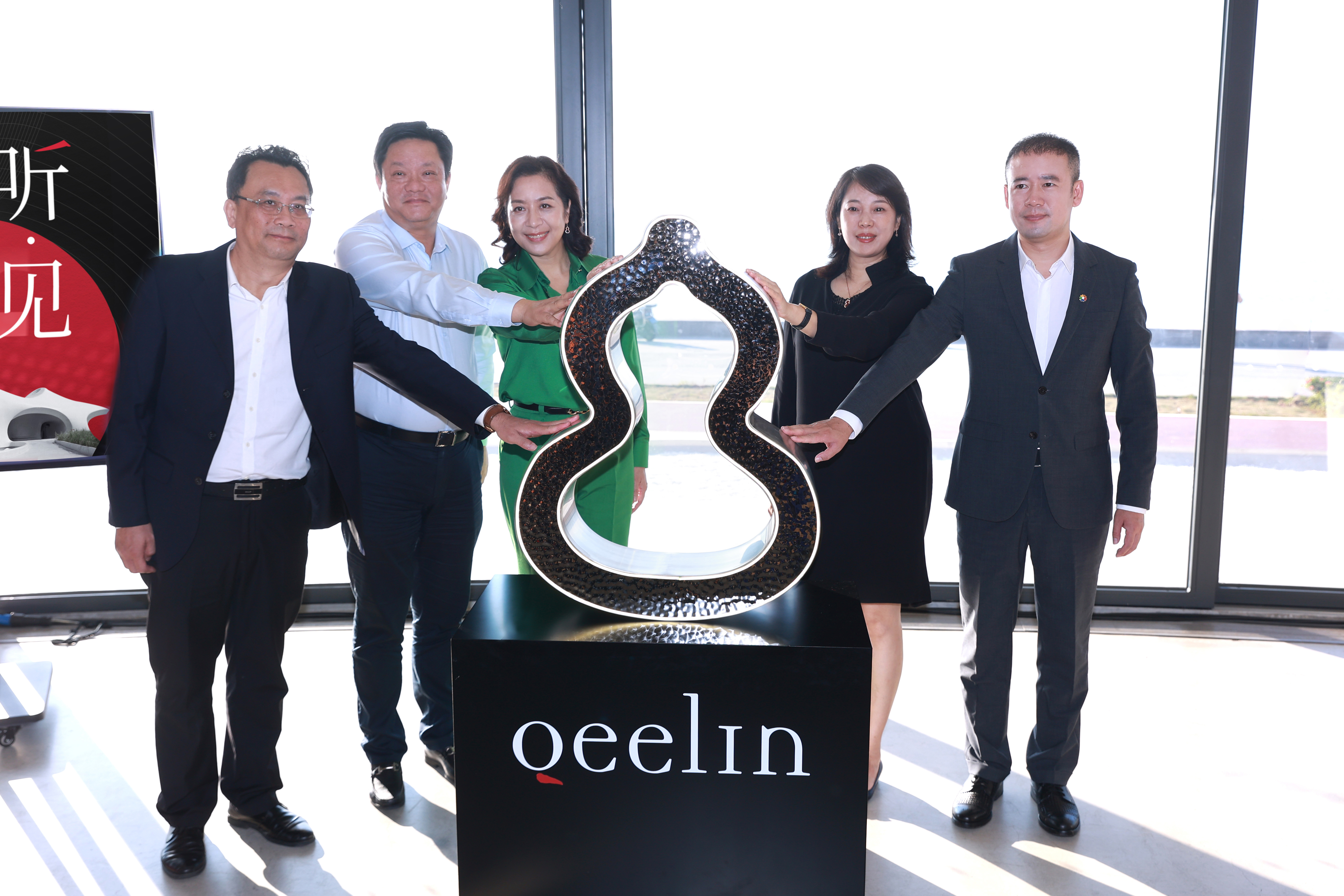 “聽·見永恒的回響” cdf×Qeelin×云洞跨界主題展在?？谠贫磮D書館啟幕